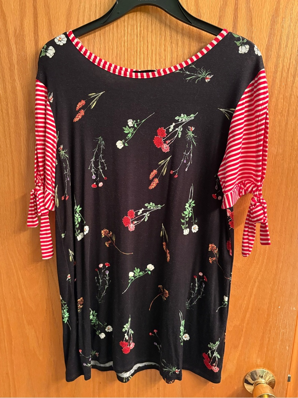 Sweet Claire Floral print tie sleeve shirt sz L
